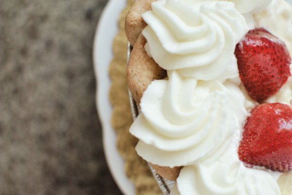 whole foods strawberry cream pie